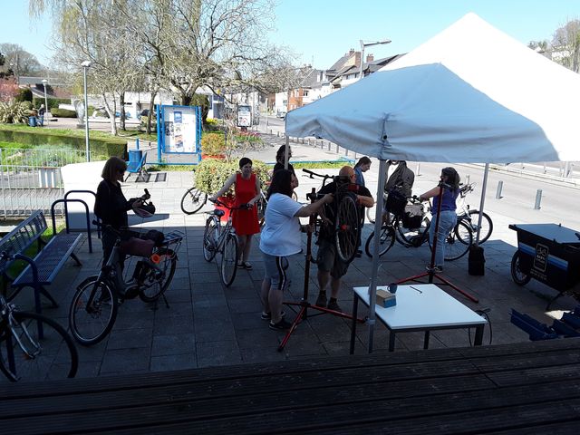 Atelier de contrôle technique et auto-réparation de vélo